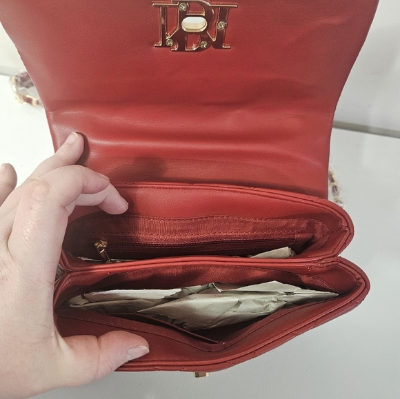 NWT! badgley Mischka Red Quilted Messenger Pearl Bag! - Picture 3 of 5